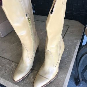 BCBG boots amazing color